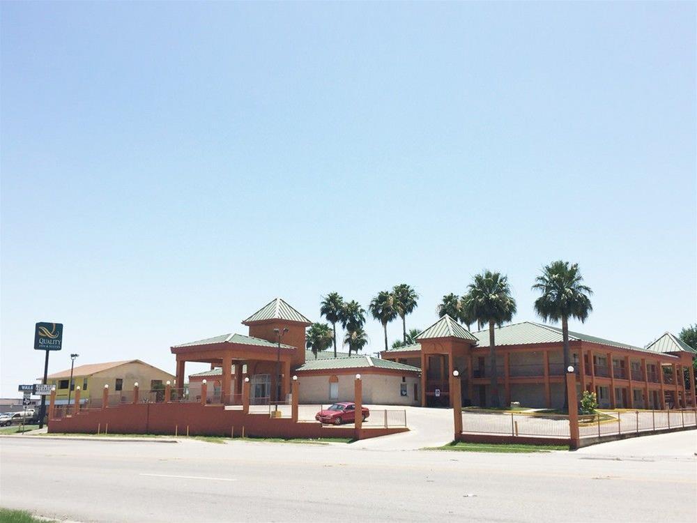 Econo Lodge Inn & Suites Eagle Pass Exterior photo