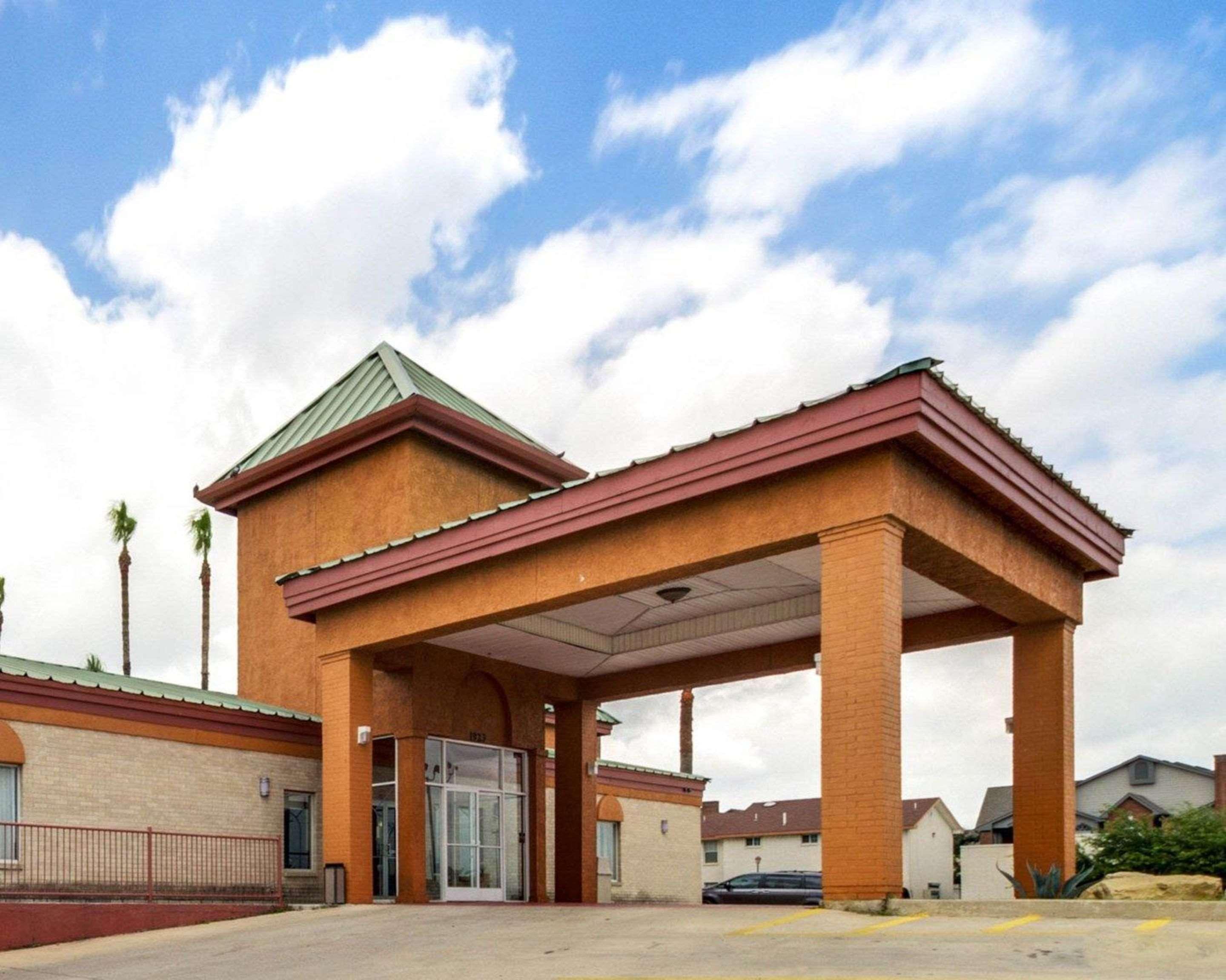 Econo Lodge Inn & Suites Eagle Pass Exterior photo