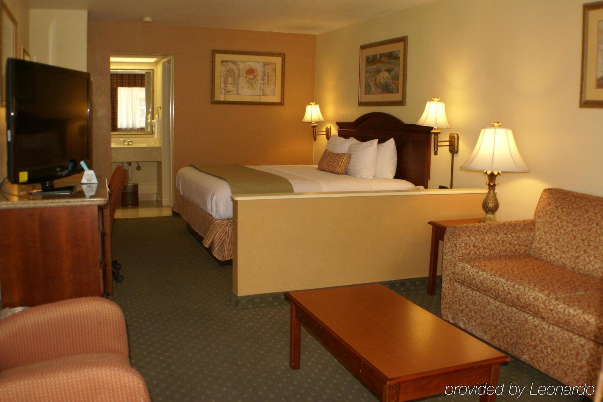 Econo Lodge Inn & Suites Eagle Pass Exterior photo